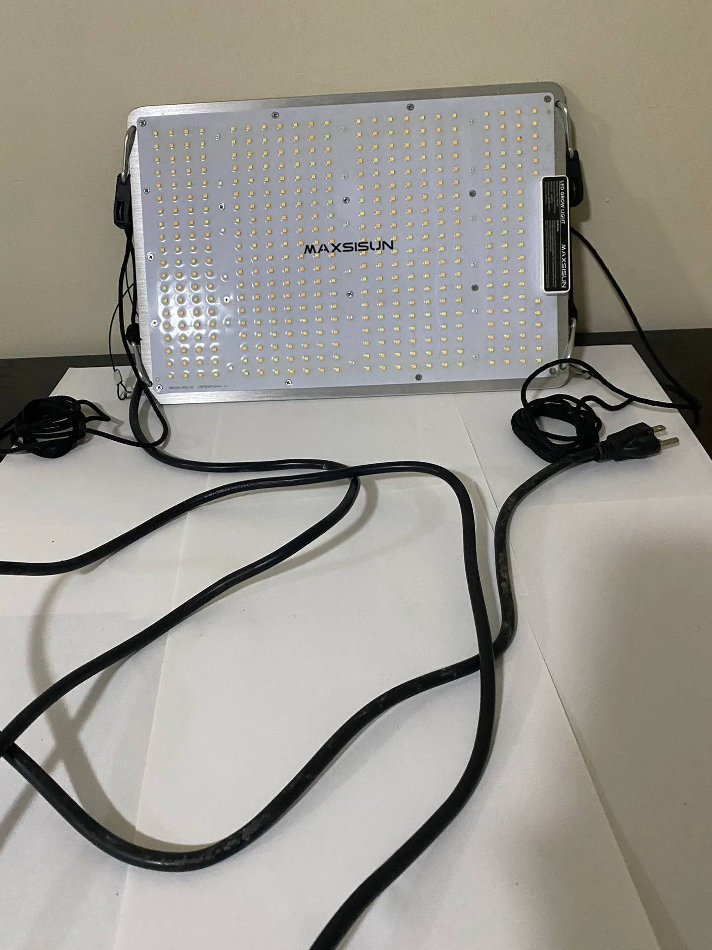 MAXSISUN LED Grow Light – 150W Full Spectrum – Like New