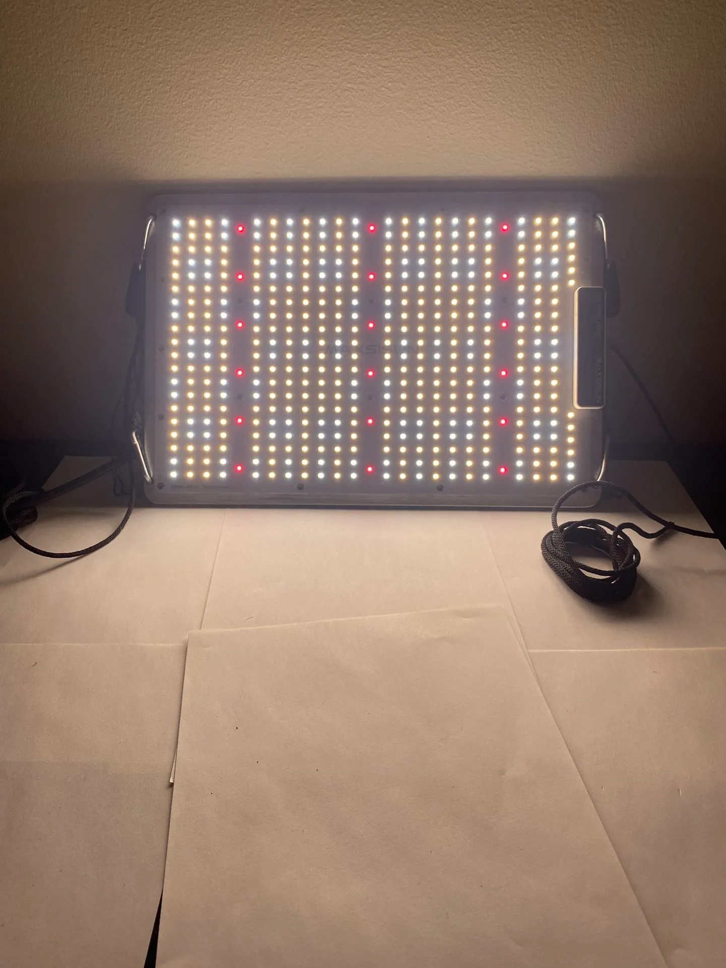 MAXSISUN LED Grow Light – 150W Full Spectrum – Like New image indicator(2)