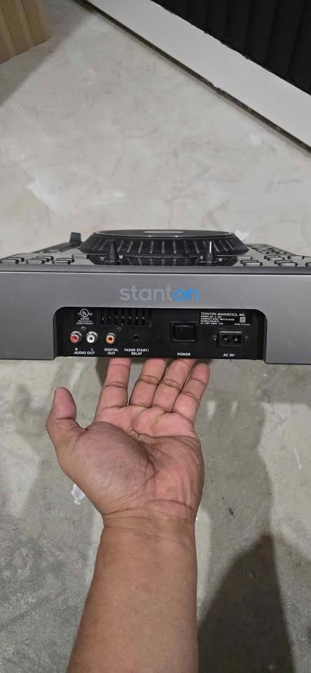 Stanton C.324 DJ Turntable Mixer CD Player MP3 Jog Wheel - photo 3