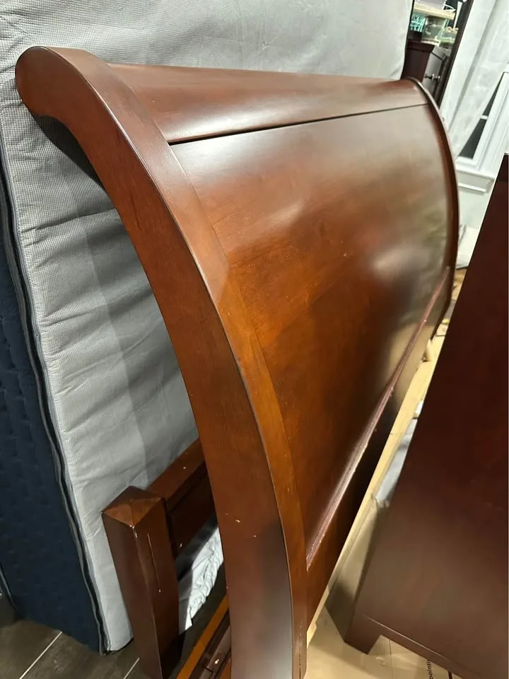 Pottery Barn Valencia King Size Bedroom Set image indicator(7)