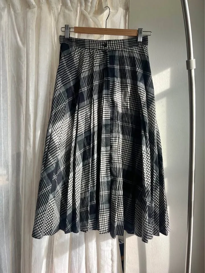 Vintage 100% wool skirt 24/25 waist
