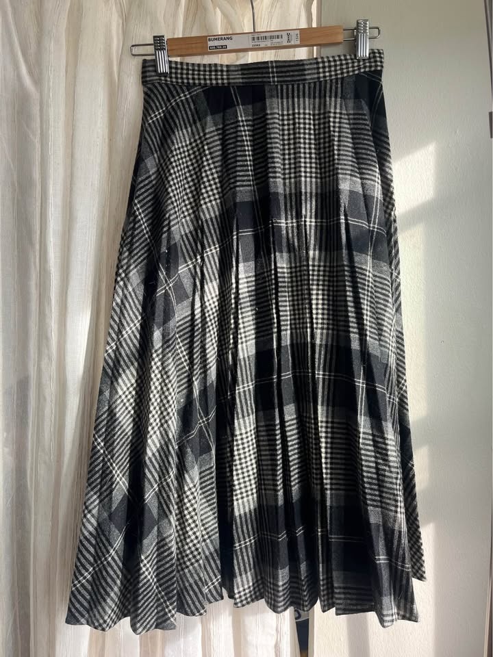 Vintage 100% wool skirt 24/25 waist - photo 2