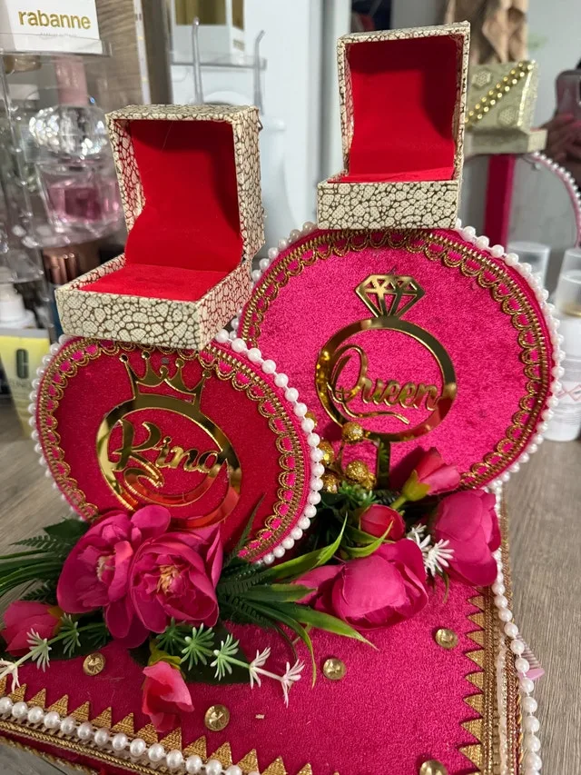 Engagement rings tray