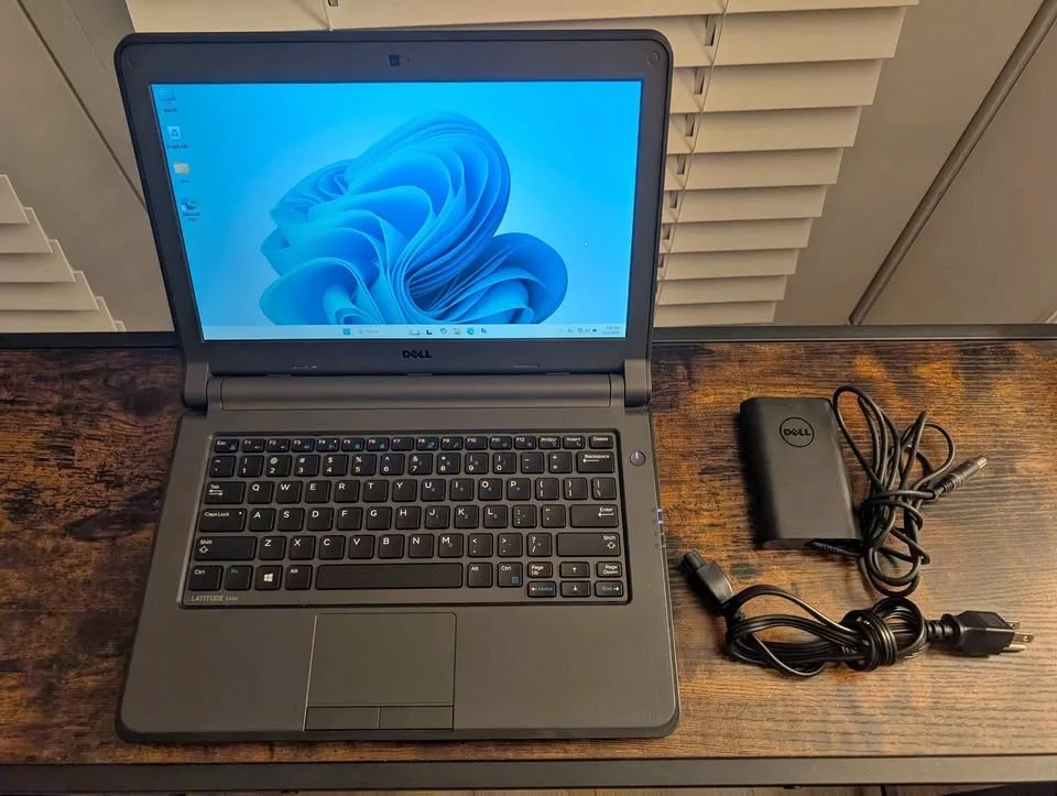 Dell Latitude 3340 – i5 / 8GB RAM / 128GB SSD – 13.3”