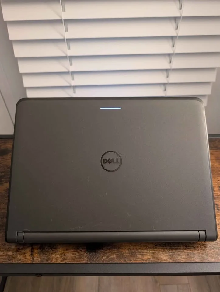 Dell Latitude 3340 – i5 / 8GB RAM / 128GB SSD – 13.3” image indicator(4)