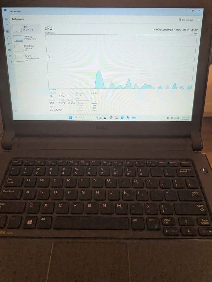 Dell Latitude 3340 – i5 / 8GB RAM / 128GB SSD – 13.3” image indicator(9)