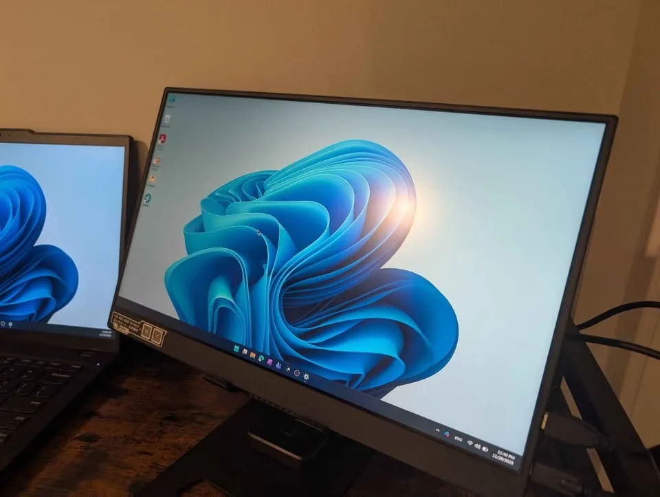 Ingnok 15.6” Portable Monitor (1080p FHD) image indicator(7)