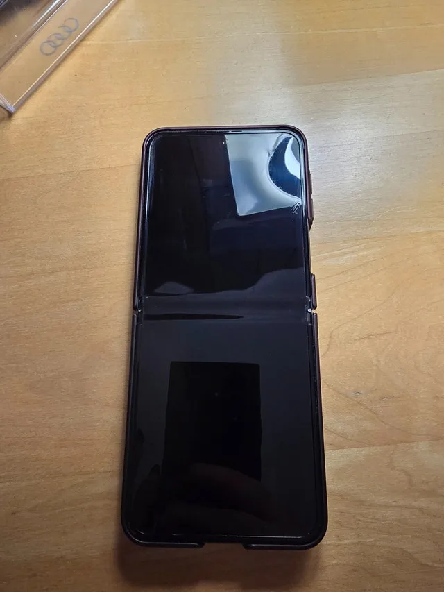 Unlocked Samsung Z Flip 5 image indicator(8)