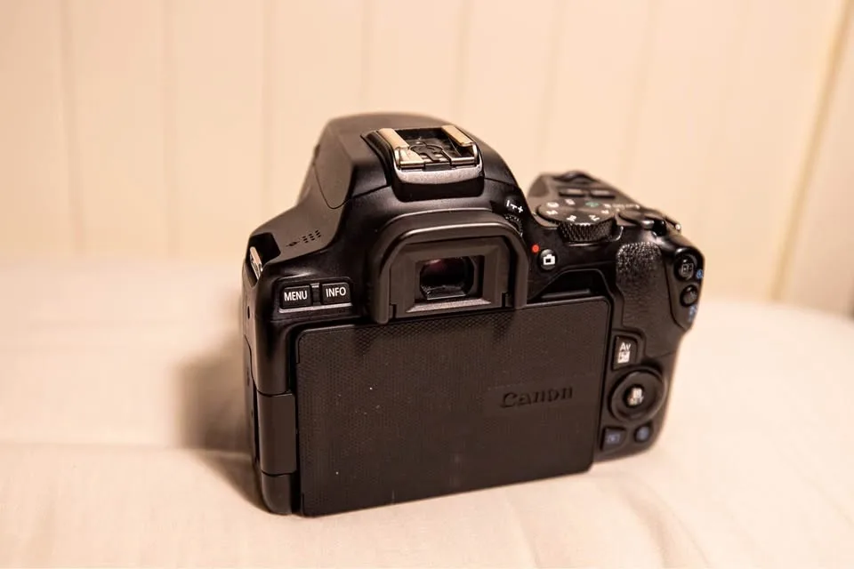Canon Rebel SL3 body image indicator(2)