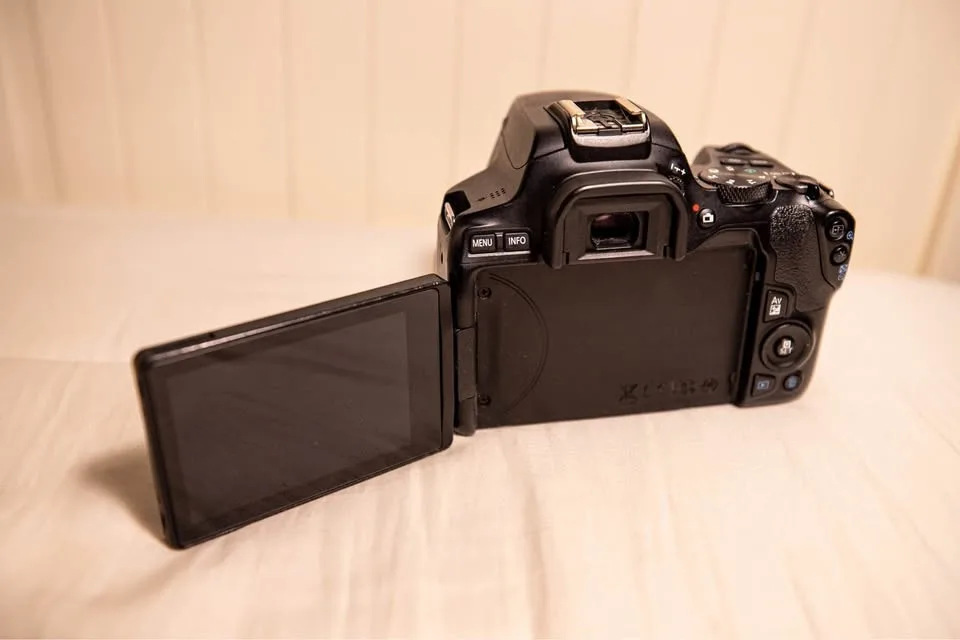 Canon Rebel SL3 body image indicator(3)
