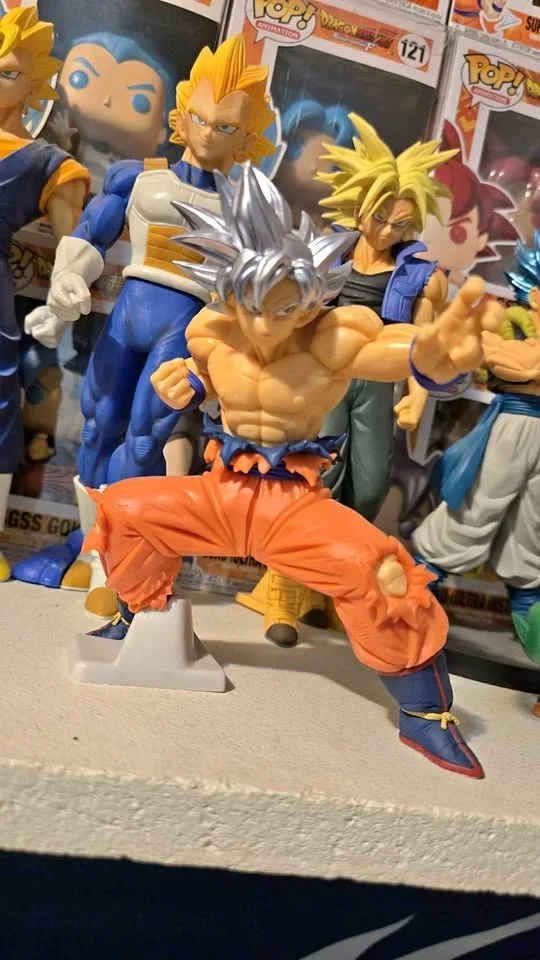 Ultra instinct goku banpresto statue