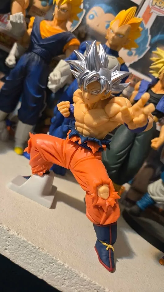 Ultra instinct goku banpresto statue image indicator(2)