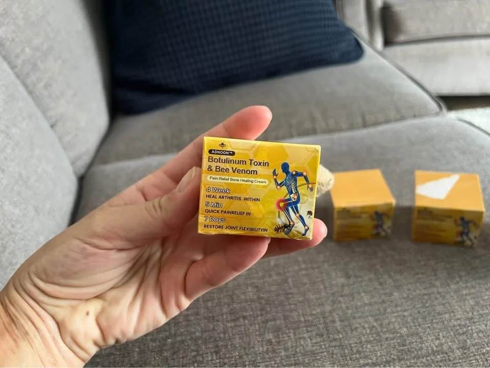 Botulinum Toxin & Bee Venom image indicator(3)
