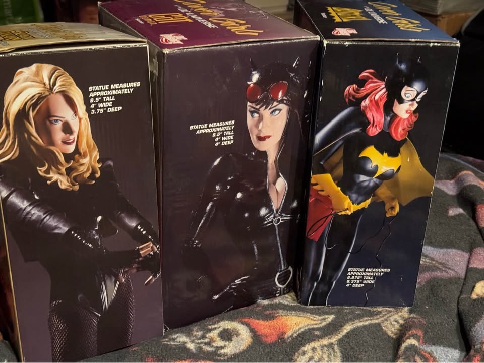 Adam Hughes statues lot! Best deal in the Internet world!! Great - photo 2