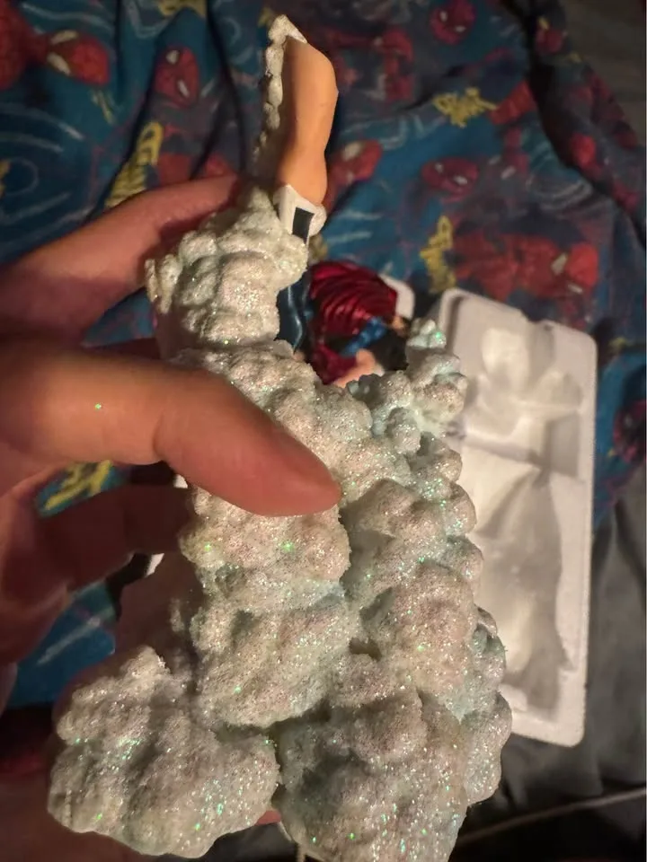 Superman/Wonder Woman damaged Jim Lee sculpture. image indicator(6)