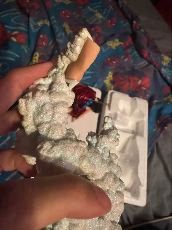 Superman/Wonder Woman damaged Jim Lee sculpture. image indicator(7)