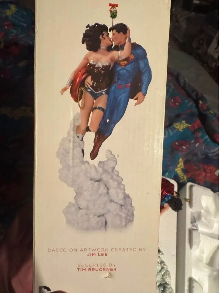 Superman/Wonder Woman damaged Jim Lee sculpture. image indicator(10)
