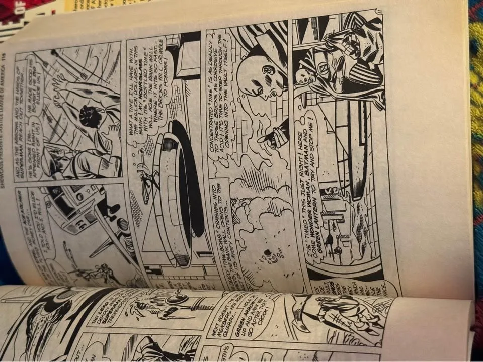 Justice League of America DC Showcase 2 and 4. Very good. image indicator(6)