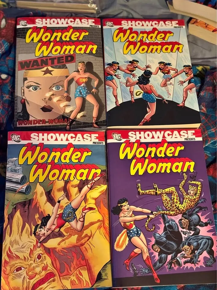 Wonder Woman DC Showcase. 1,2,3 and 4. Very good condition. OOP.