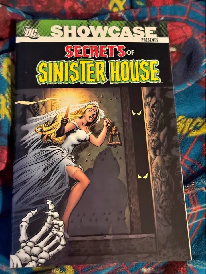 Secrets of Sinister House. DC Showcase. OOP. Very good