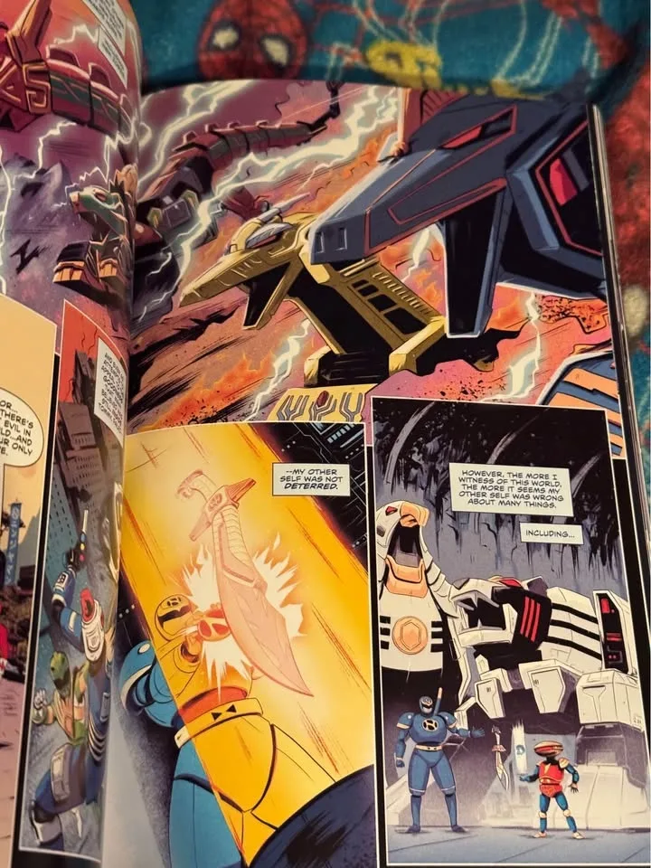 Power Rangers Year Two Deluxe Edition. Excellent Condition. image indicator(6)