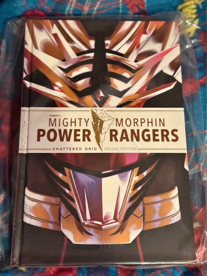 Power Rangers Shattered Grid Deluxe Hardcover. Excellent conditi