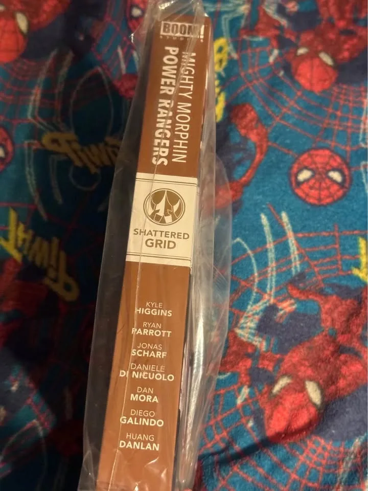 Power Rangers Shattered Grid Deluxe Hardcover. Excellent conditi image indicator(2)