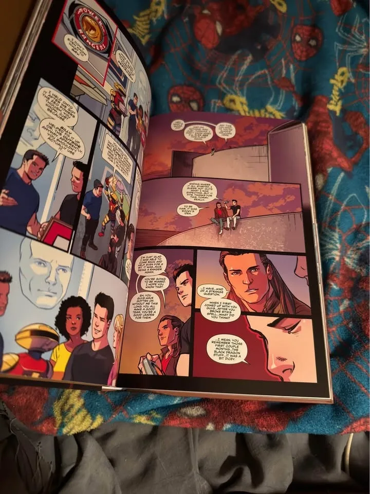 Power Rangers Shattered Grid Deluxe Hardcover. Excellent conditi image indicator(5)