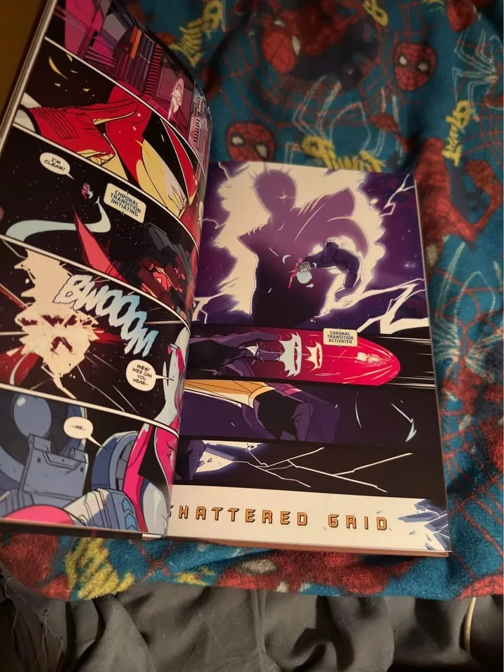 Power Rangers Shattered Grid Deluxe Hardcover. Excellent conditi image indicator(6)