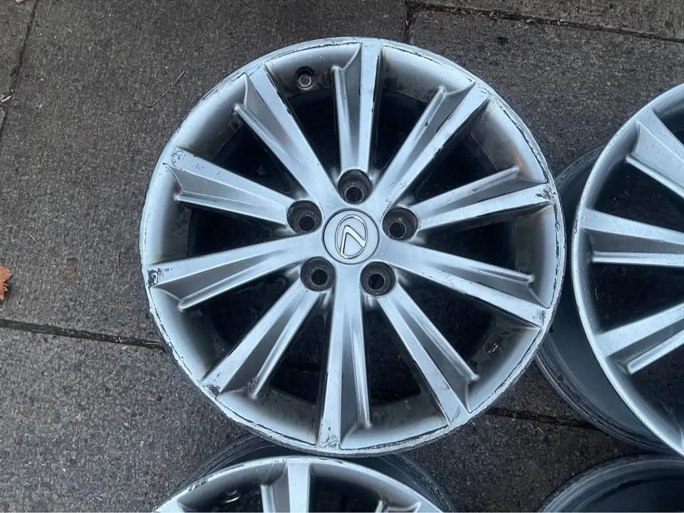 Lexus 17” Wheels image indicator(4)