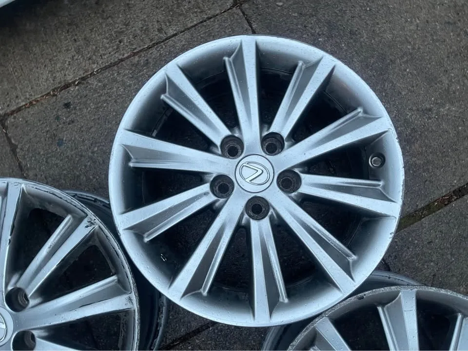 Lexus 17” Wheels image indicator(5)
