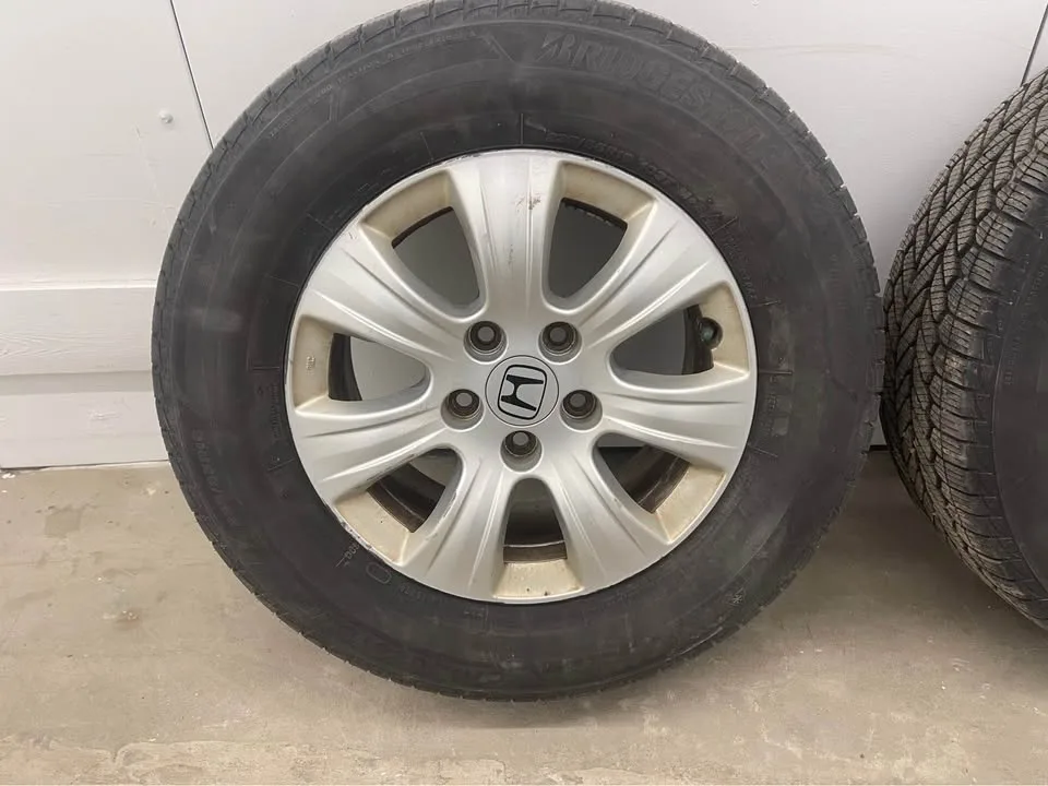 Honda Odyssey 16” Bridgestone Winter wheels W/TPMS image indicator(2)