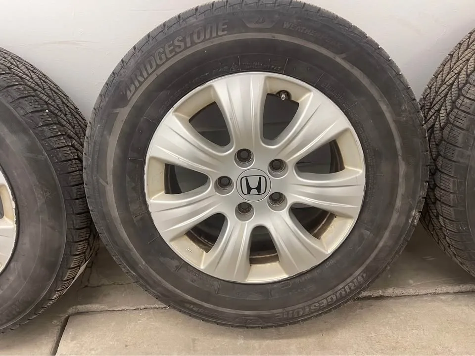 Honda Odyssey 16” Bridgestone Winter wheels W/TPMS image indicator(4)