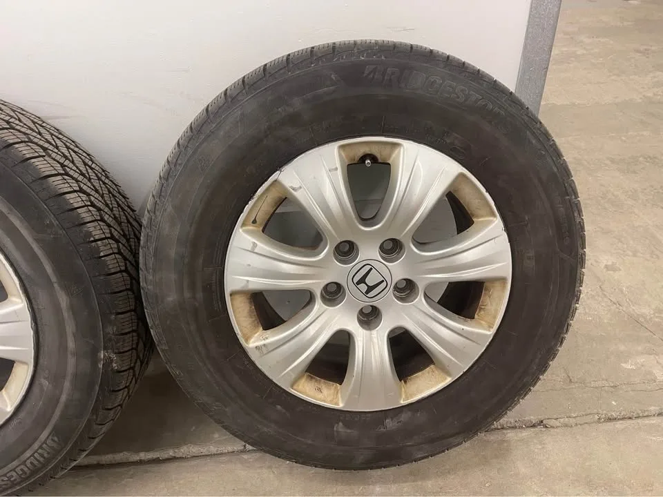 Honda Odyssey 16” Bridgestone Winter wheels W/TPMS image indicator(5)