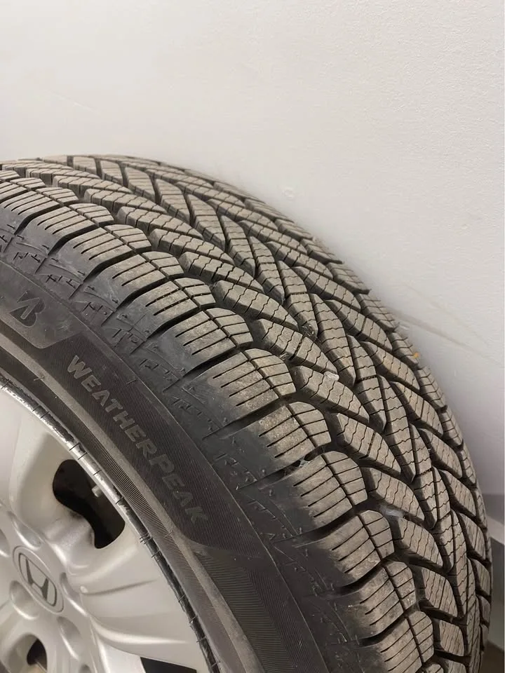 Honda Odyssey 16” Bridgestone Winter wheels W/TPMS image indicator(6)