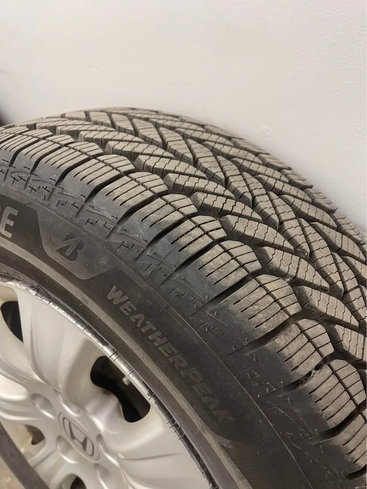 Honda Odyssey 16” Bridgestone Winter wheels W/TPMS image indicator(7)