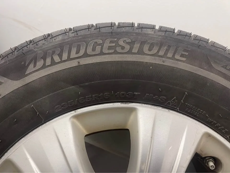 Honda Odyssey 16” Bridgestone Winter wheels W/TPMS image indicator(8)