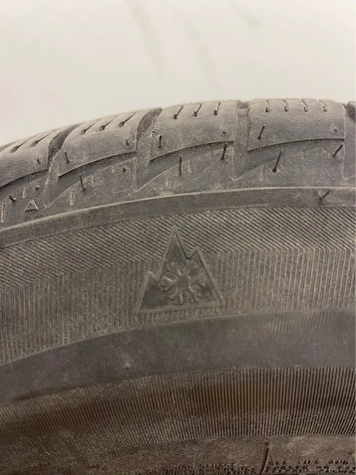 Honda Odyssey 16” Bridgestone Winter wheels W/TPMS image indicator(10)