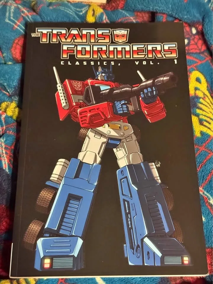Transformers classic volume 1. IDW. Like new!