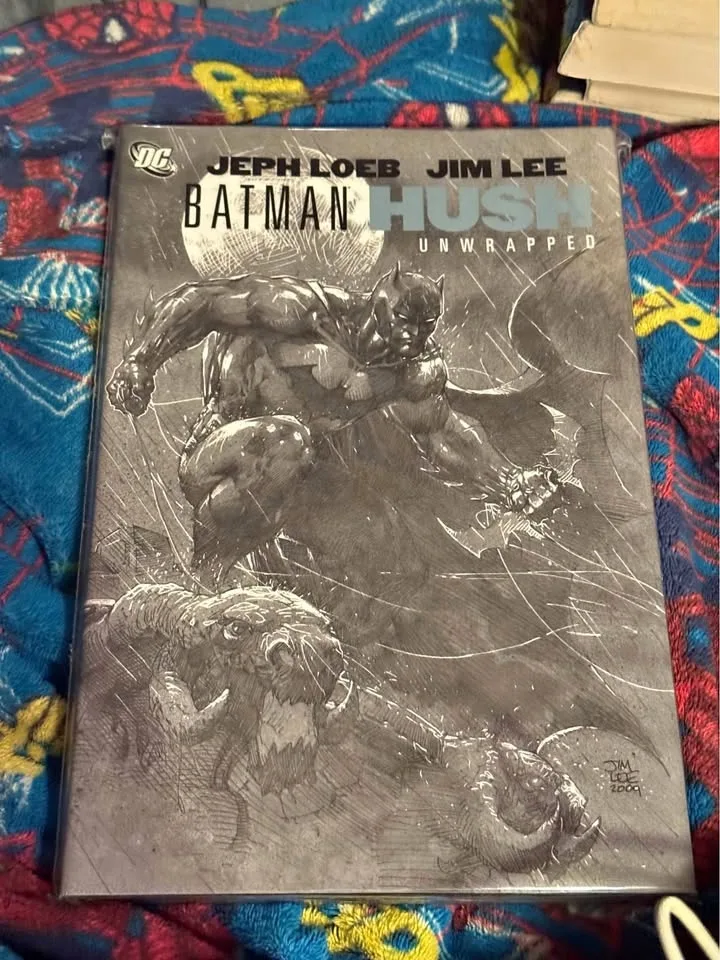 Batman Hush Unwrapped. Jim Lee art!! First edition. Excellent co