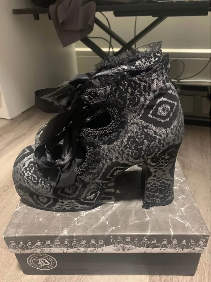 Demonia heels size 9 image indicator(4)