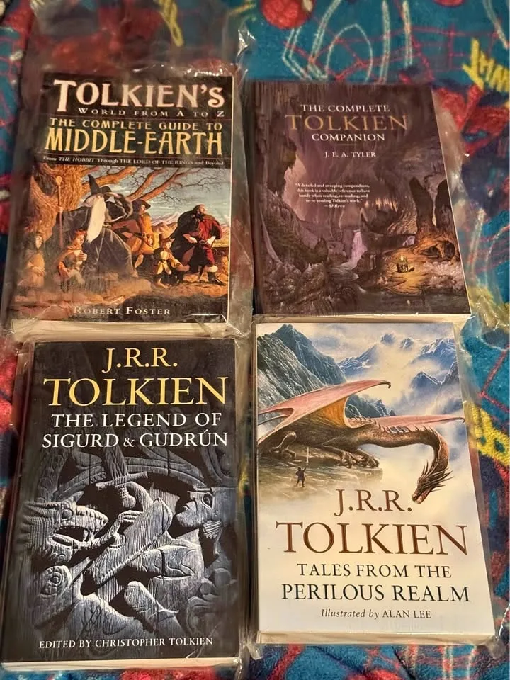 6 J.R.R.Tolkien books! Illustrated Hobbit included!