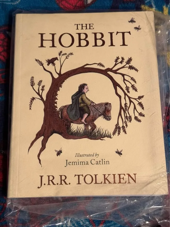 6 J.R.R.Tolkien books! Illustrated Hobbit included! image indicator(6)