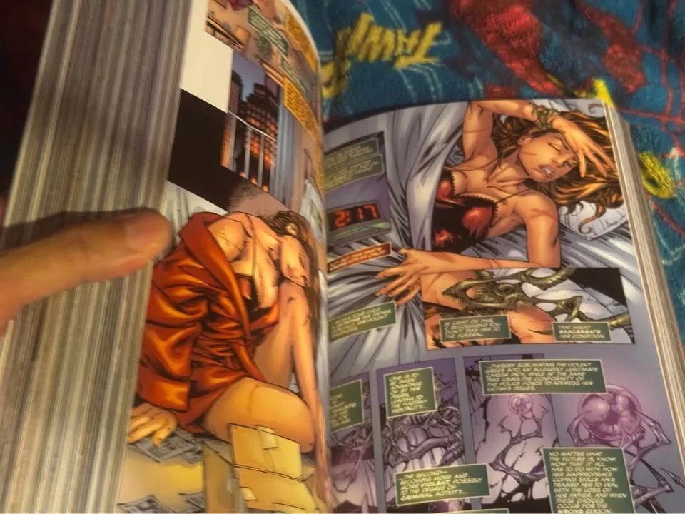 Witchblade Compendium vol 1 TPB 2008 Out of Print Excellent image indicator(3)