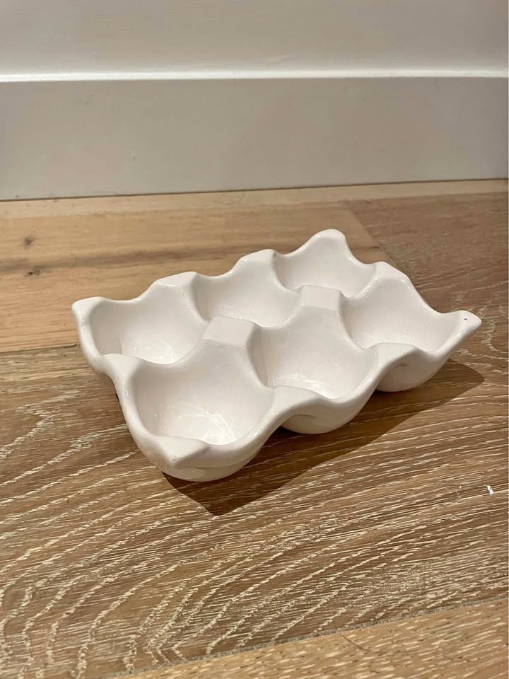 Modern Ceramic Egg Tray – Holds 6 Eggs | White Glazed Stoneware