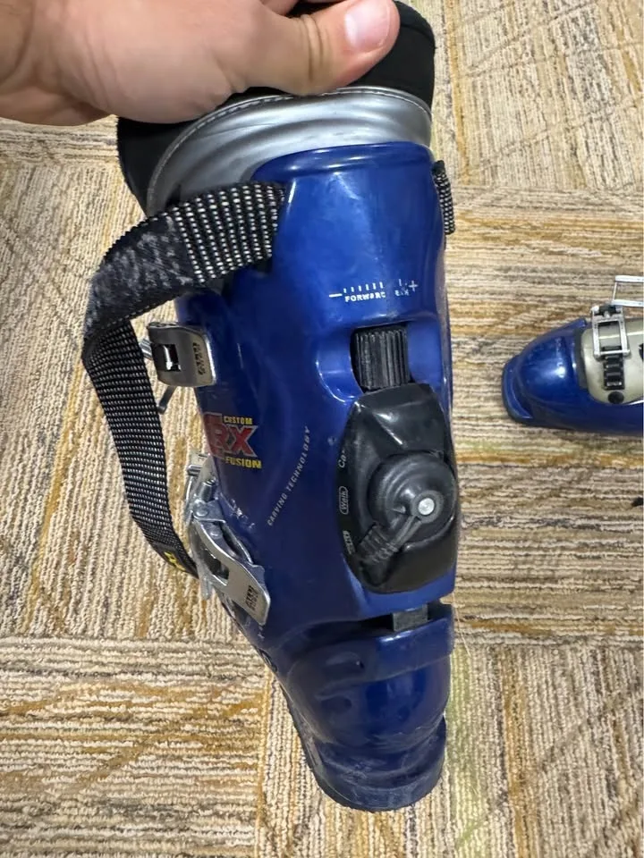 Dalbello Ski Boots – Size 285 mm – With Travel Bag image indicator(3)