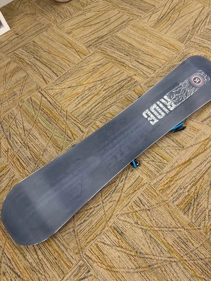 Ride Snowboard 163 cm + Ride Revolt Bindings (Large) – Great Con image indicator(8)