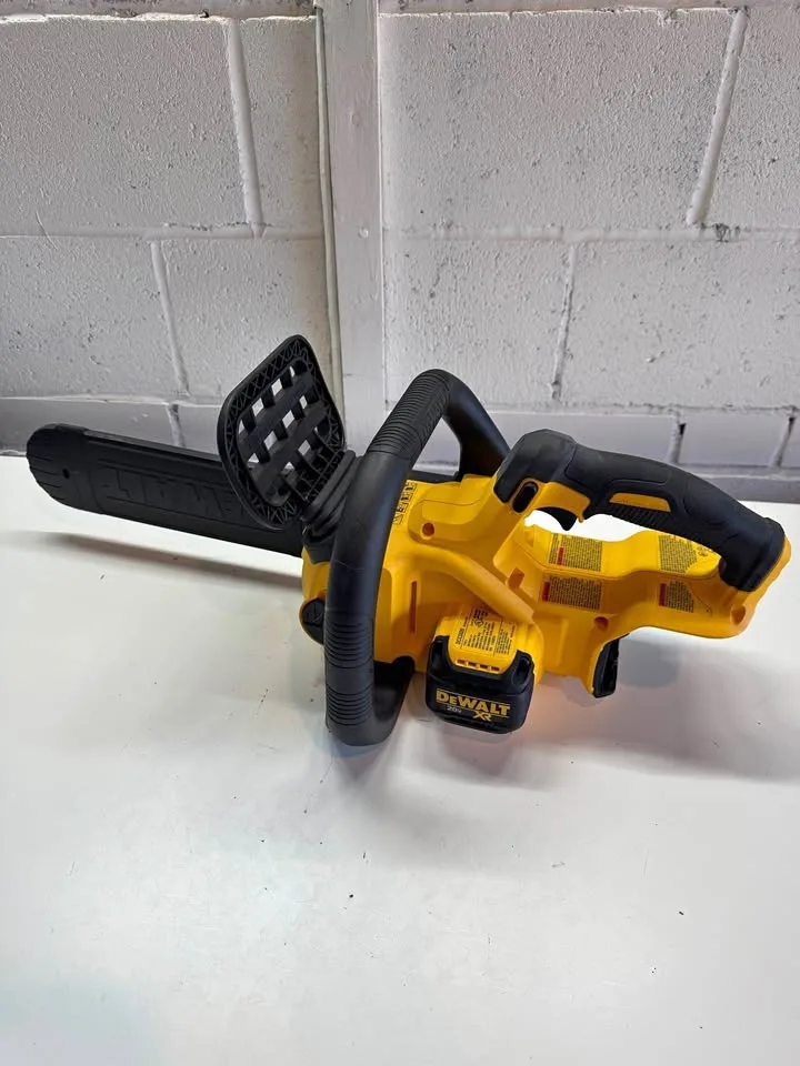 Brand New DeWalt 20V XR Chainsaw (12” Brushless) brand new ￼