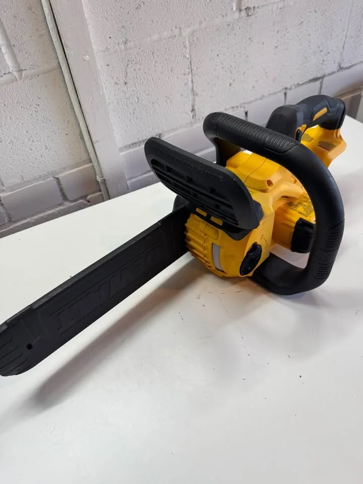 Brand New DeWalt 20V XR Chainsaw (12” Brushless) brand new ￼ image indicator(3)