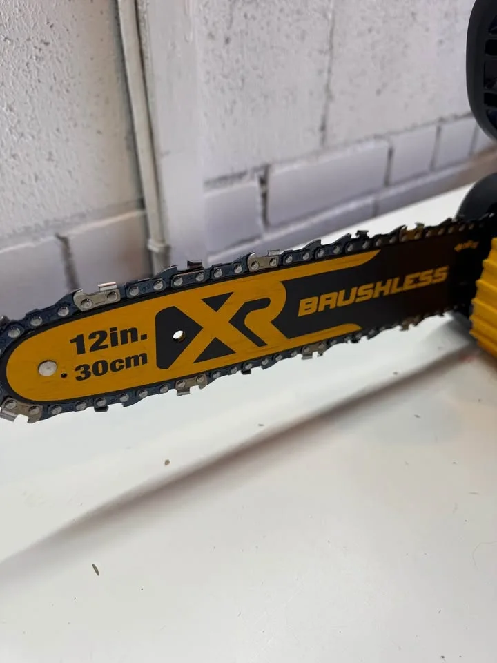 Brand New DeWalt 20V XR Chainsaw (12” Brushless) brand new ￼ image indicator(4)